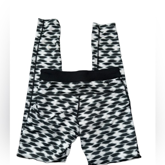 Nike Relay Printed Cropped Leggings - Picture 4 of 7